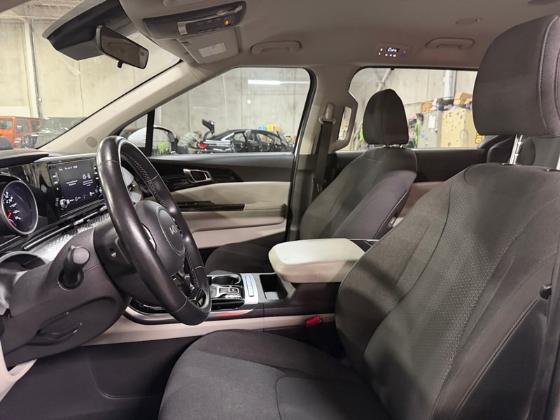 2022 Kia Carnival LX+ FWD