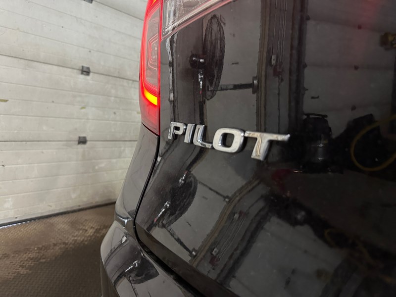 2021 Honda Pilot Touring 8-Passenger AWD