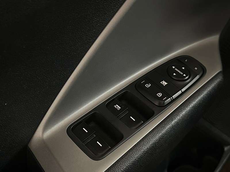 2017 Kia Niro FWD 4dr L
