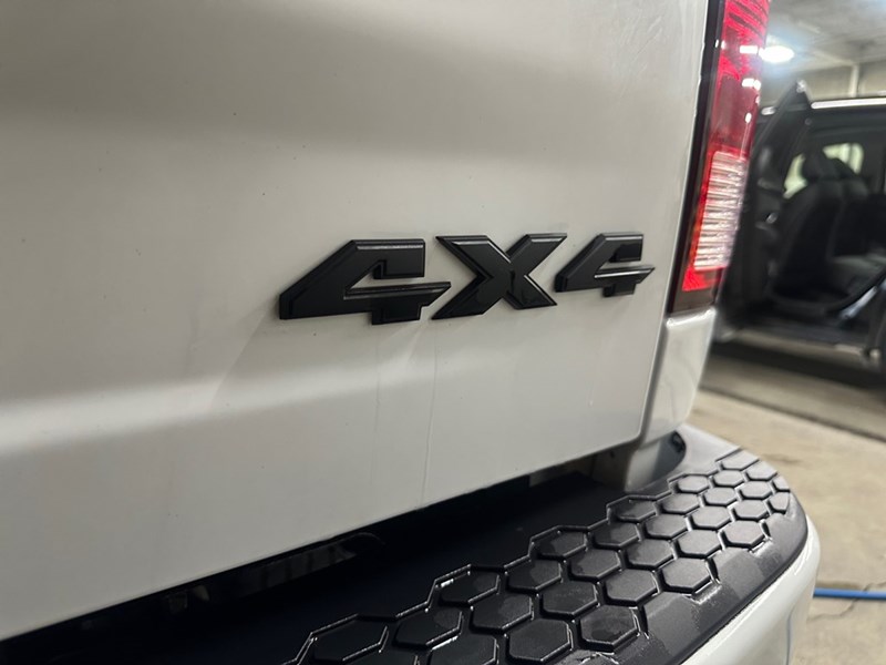 2023 RAM 1500 Classic Express 4x4 Crew Cab 5'7" Box