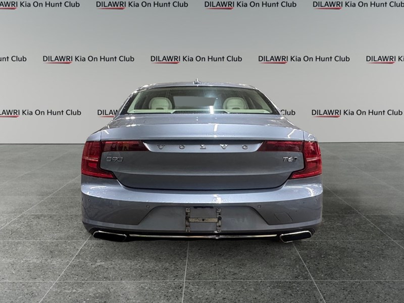 2017 Volvo S90 4dr Sdn T6 Momentum