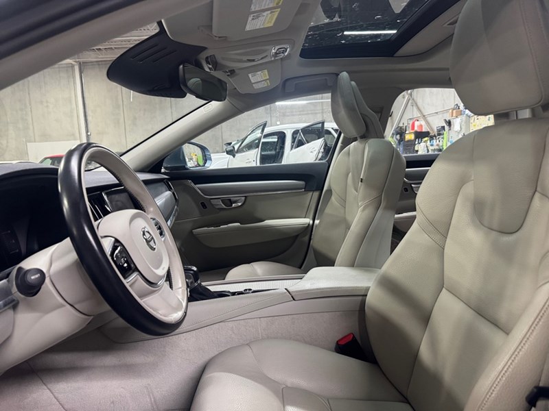 2017 Volvo S90 4dr Sdn T6 Momentum