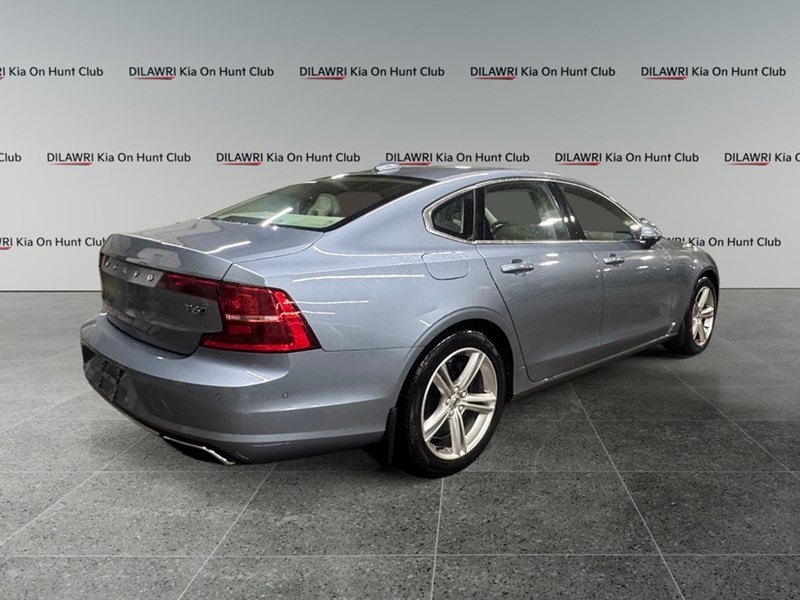 2017 Volvo S90 4dr Sdn T6 Momentum