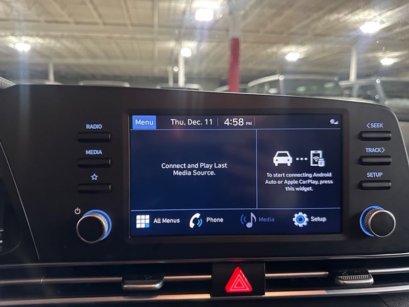 2022 Hyundai Elantra Preferred IVT w/Sun & Tech Package