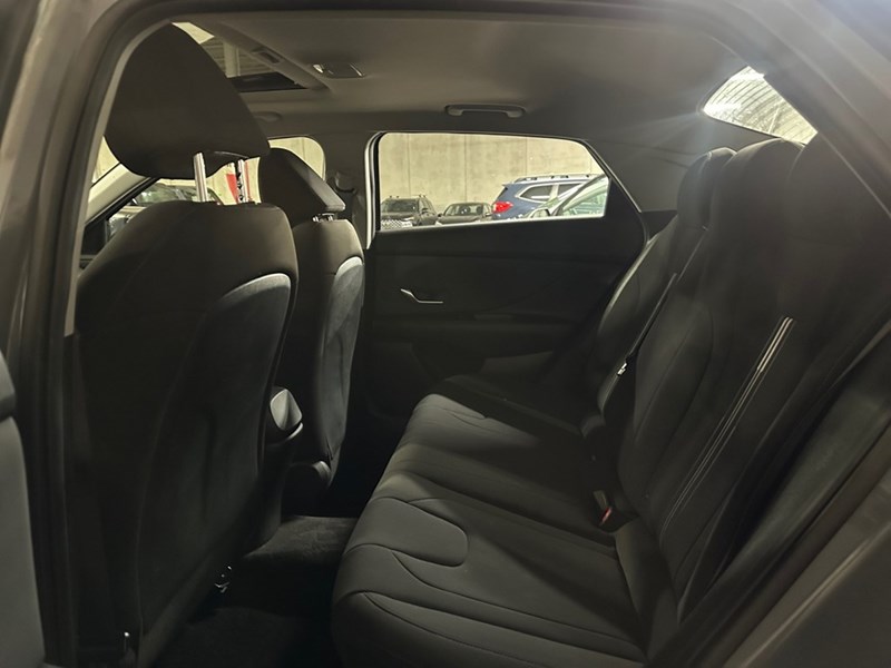 2022 Hyundai Elantra Preferred IVT w/Sun & Tech Package