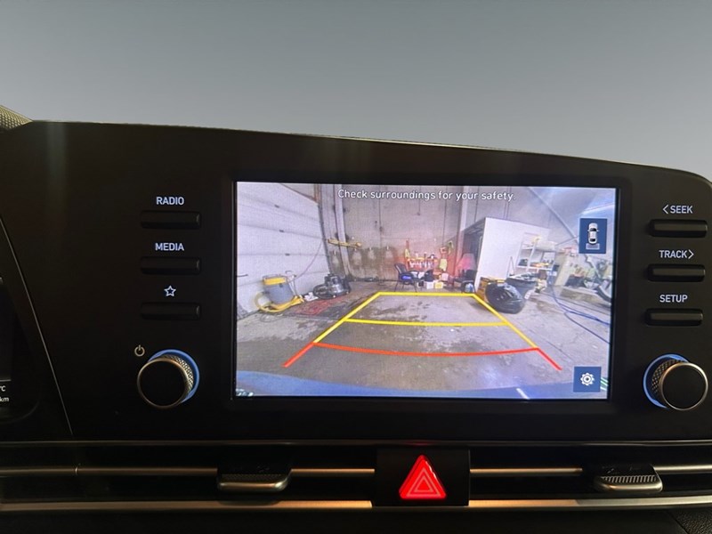 2022 Hyundai Elantra Preferred IVT w/Sun & Tech Package