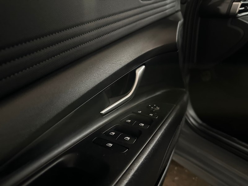 2022 Hyundai Elantra Preferred IVT w/Sun & Tech Package