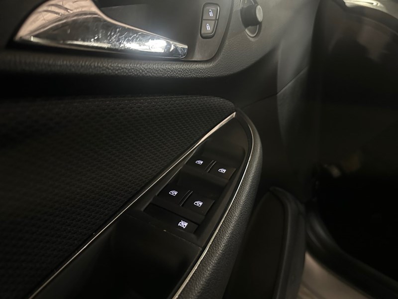 2018 Chevrolet Cruze 4dr HB 1.4L LT w/1SD