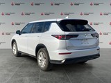 2025 Mitsubishi Outlander ES image 3