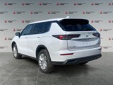 2025 Mitsubishi Outlander ES image 3