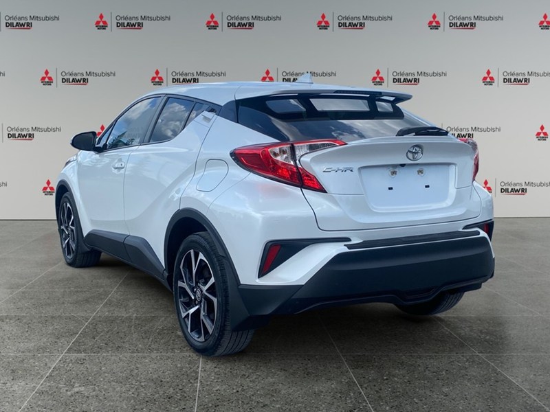 2022 Toyota C-HR XLE Premium FWD