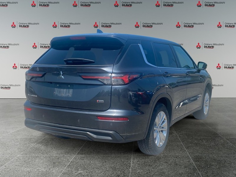 2025 Mitsubishi Outlander ES S-AWC