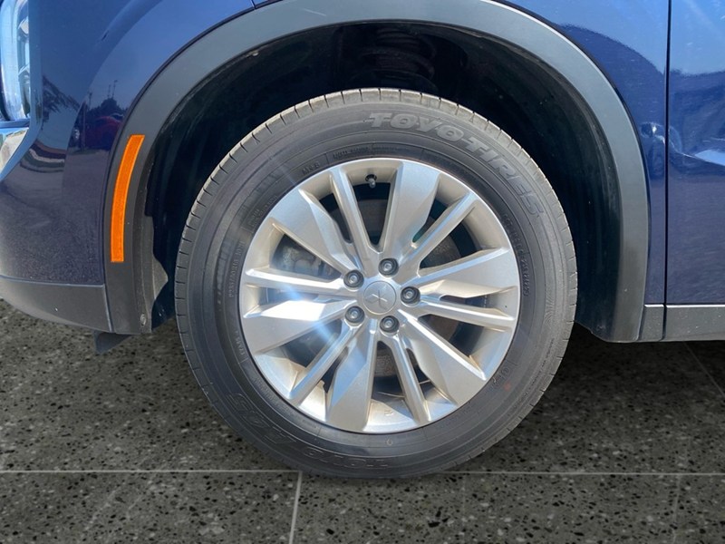 2025 Mitsubishi Outlander ES S-AWC