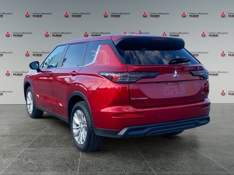 2025 Mitsubishi Outlander ES S-AWC