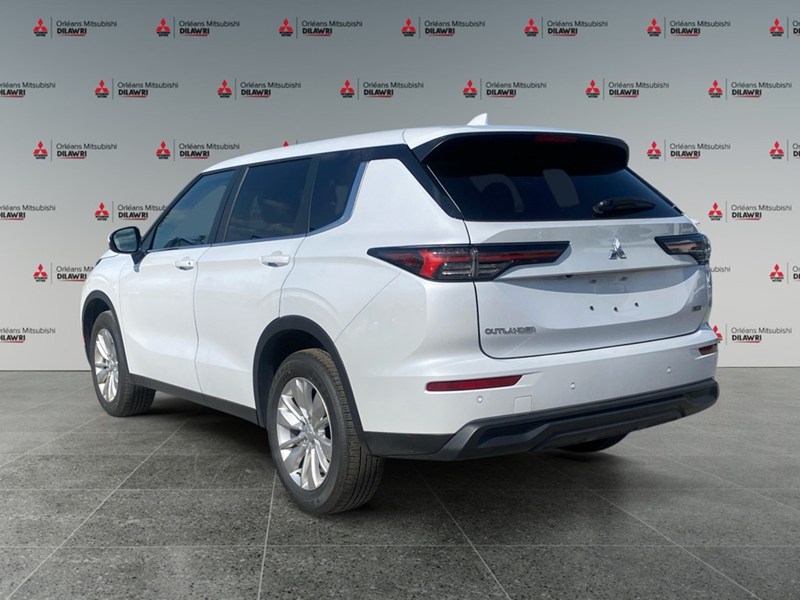 2025 Mitsubishi Outlander ES S-AWC