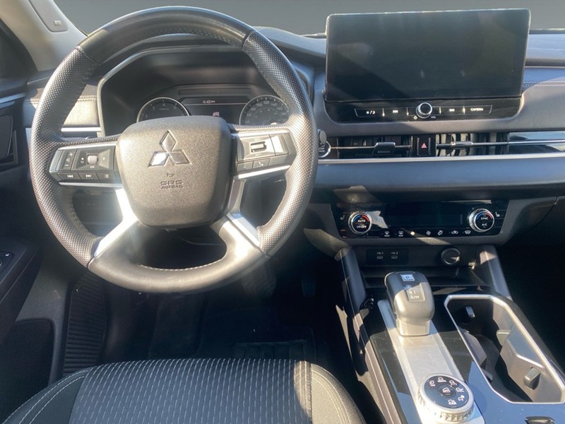 2025 Mitsubishi Outlander ES S-AWC