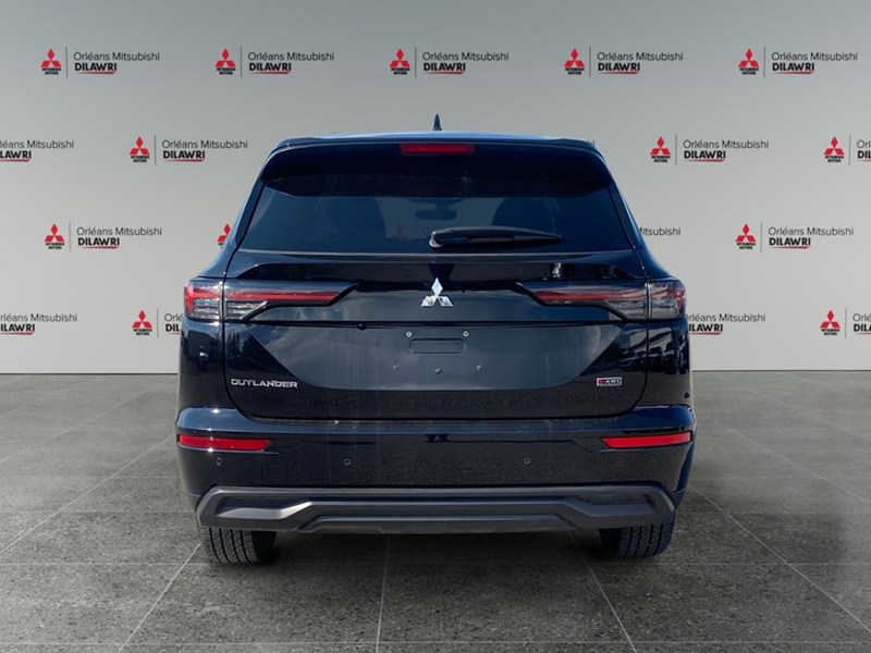 2025 Mitsubishi Outlander ES S-AWC