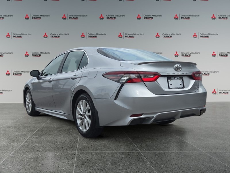 2024 Toyota Camry SE Auto