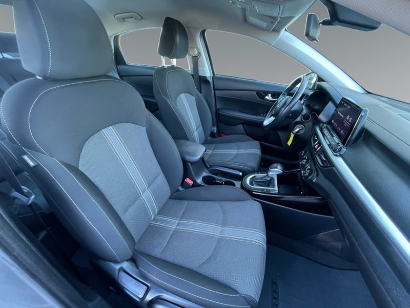 2023 Kia Forte EX IVT