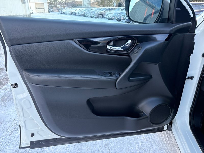 2023 Nissan Qashqai AWD SV CVT