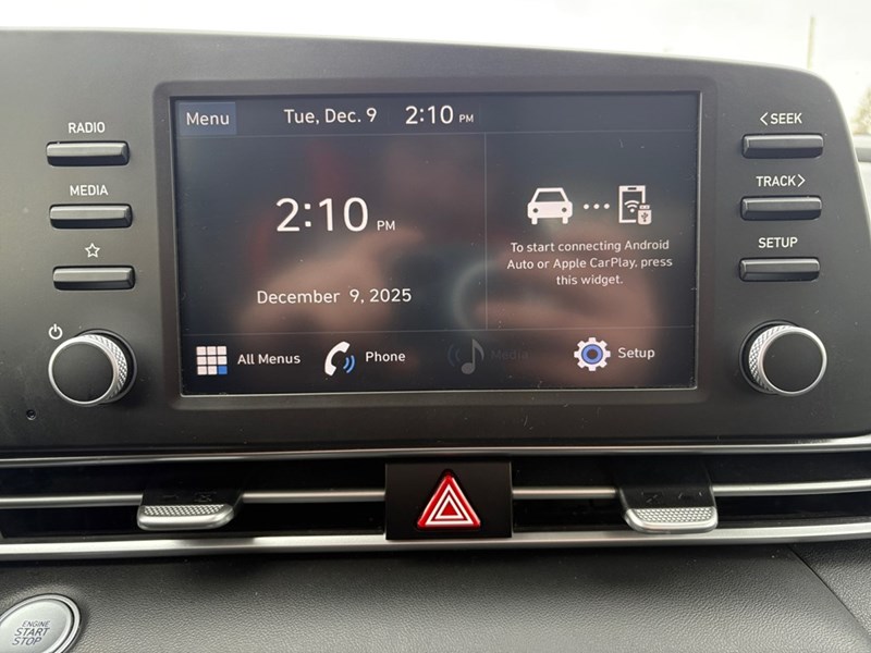 2022 Hyundai Elantra Preferred IVT