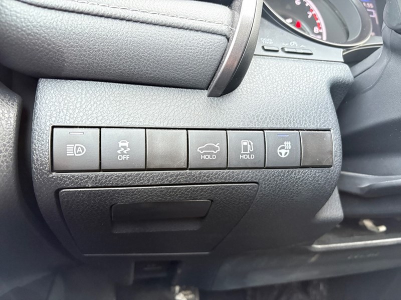 2024 Toyota Camry SE Auto