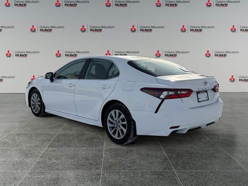 2024 Toyota Camry SE Auto