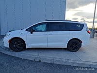 2024 Chrysler Pacifica Hybrid Premium S Appearance