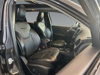 2022 Jeep Cherokee Altitude 4x4 V6 | Ultra Low KM's