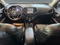 2022 Jeep Cherokee Altitude 4x4 V6 | Ultra Low KM's