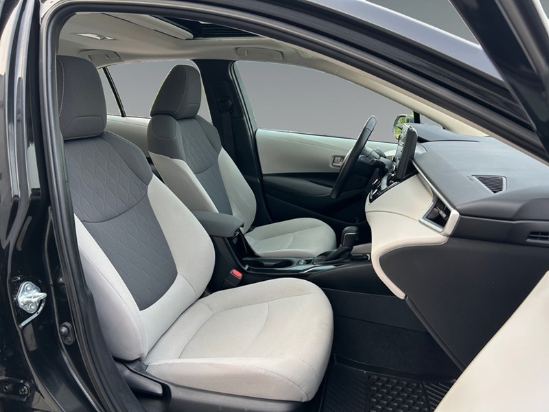 2022 Toyota Corolla LE Upgrade | Low KM's