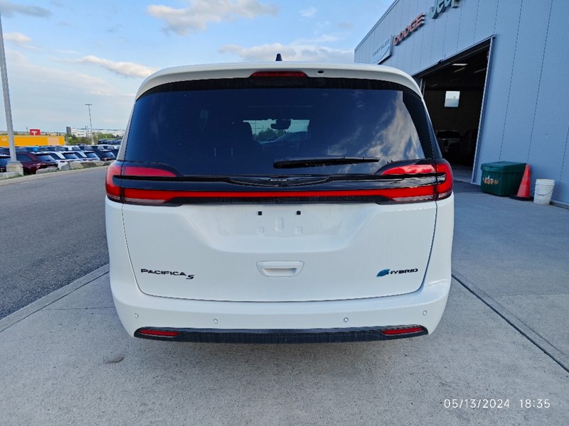 2024 Chrysler Pacifica Hybrid Premium S Appearance