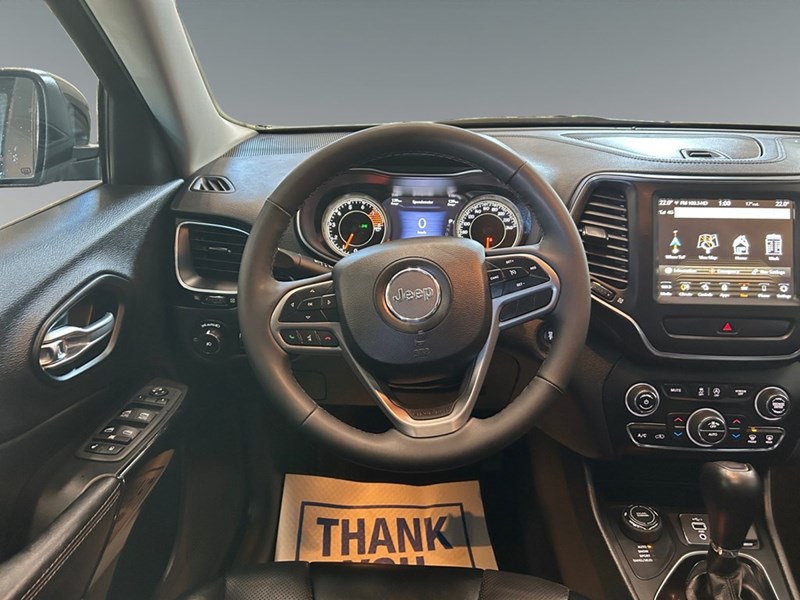 2022 Jeep Cherokee Altitude 4x4 V6 | Ultra Low KM's