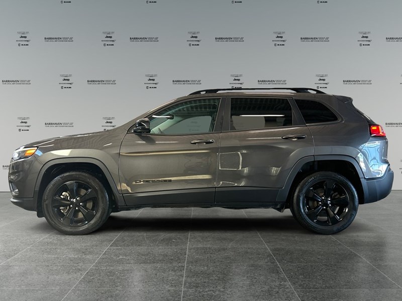 2022 Jeep Cherokee Altitude 4x4 V6 | Ultra Low KM's