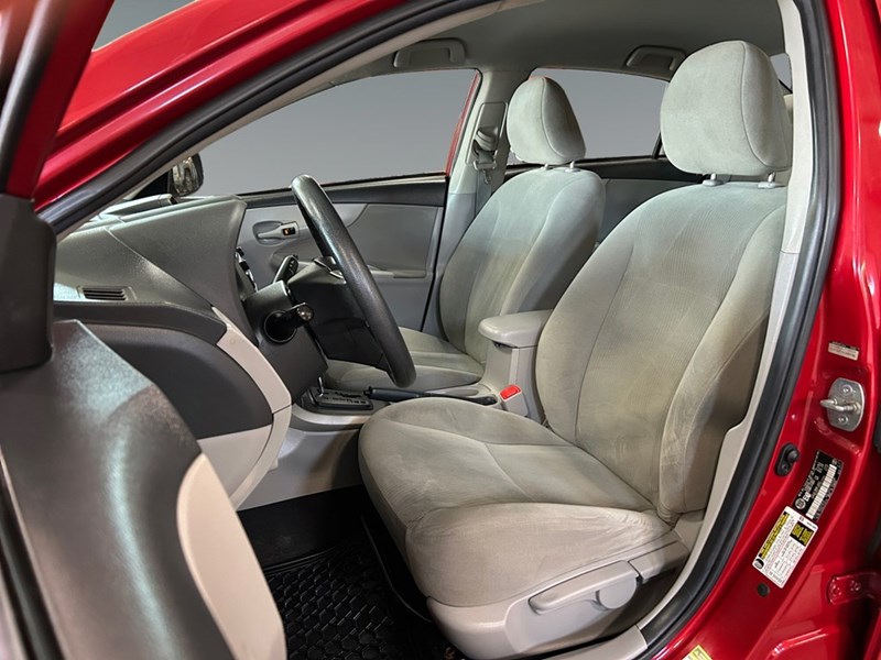 2013 Toyota Corolla 4dr Sdn Auto CE