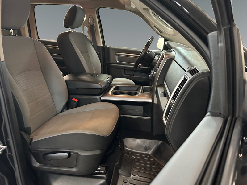 2023 RAM 1500 Classic SLT 4x4 Crew Cab | Black Appearance | Low KM's