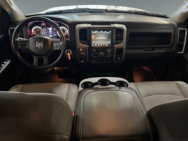 2021 RAM 1500 Classic Express 4x4 Crew Cab | Hemi V8 | Low KM's