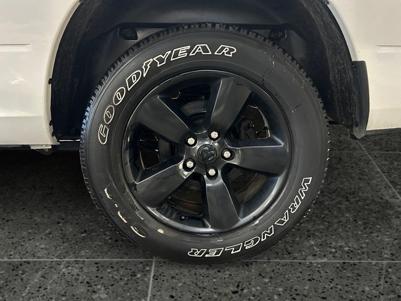 2021 RAM 1500 Classic Express 4x4 Crew Cab | Hemi V8 | Low KM's