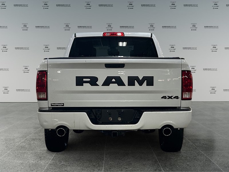 2021 RAM 1500 Classic Express 4x4 Crew Cab | Hemi V8 | Low KM's