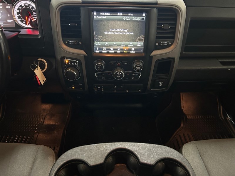 2021 RAM 1500 Classic Express 4x4 Crew Cab | Hemi V8 | Low KM's