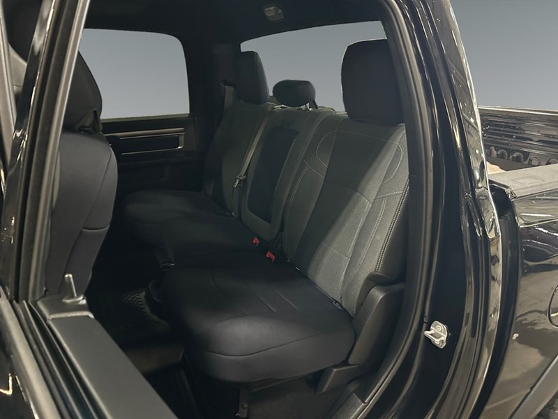 2022 RAM 1500 Classic Warlock 4x4 Crew V8 | Low KM’s