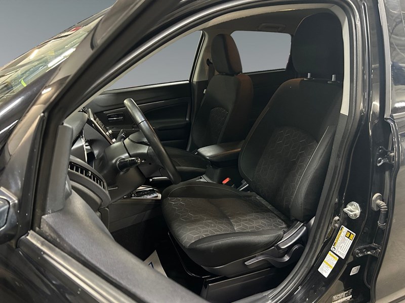 2021 Mitsubishi RVR SE AWC | Low KM's