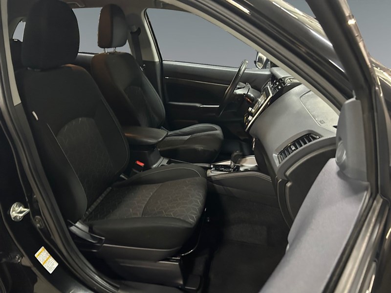 2021 Mitsubishi RVR SE AWC | Low KM's