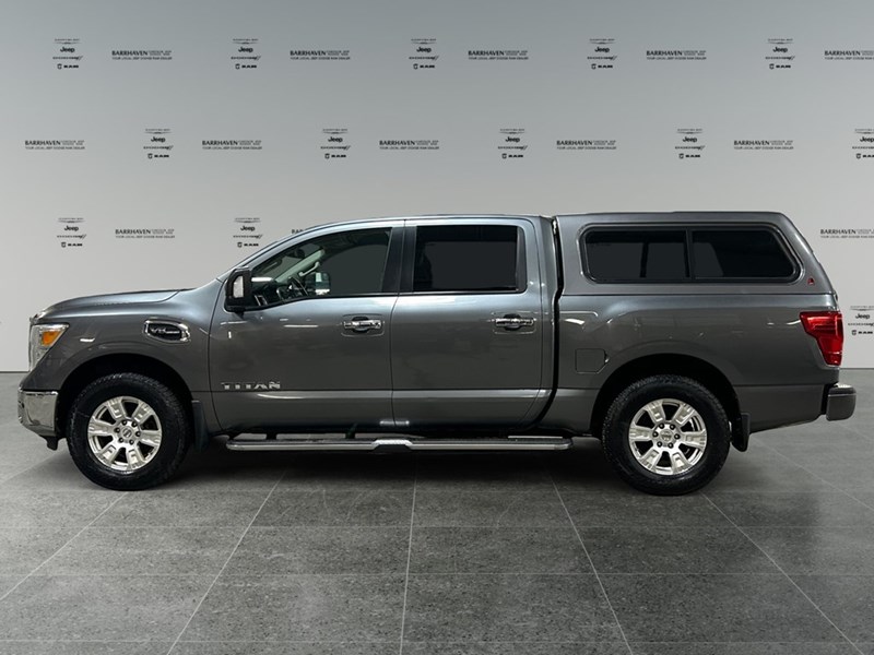 2017 Nissan Titan 4WD Crew Cab SV