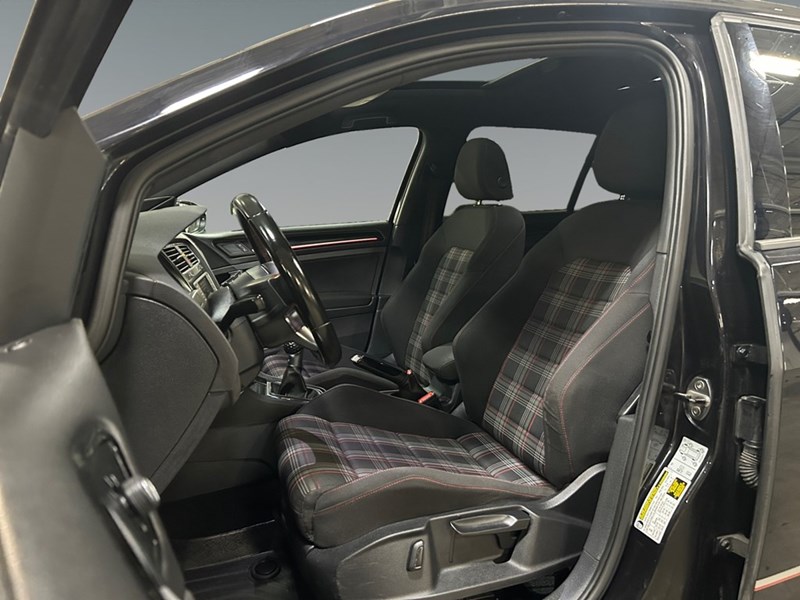 2017 Volkswagen Golf GTI Autobahn | 6-Speed | Ultra Low KM's