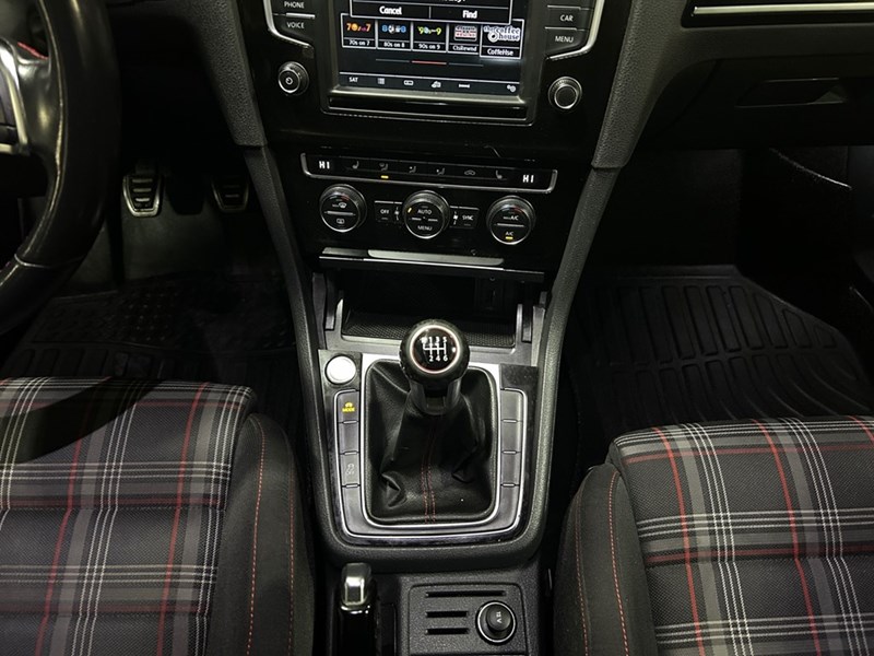 2017 Volkswagen Golf GTI Autobahn | 6-Speed | Ultra Low KM's