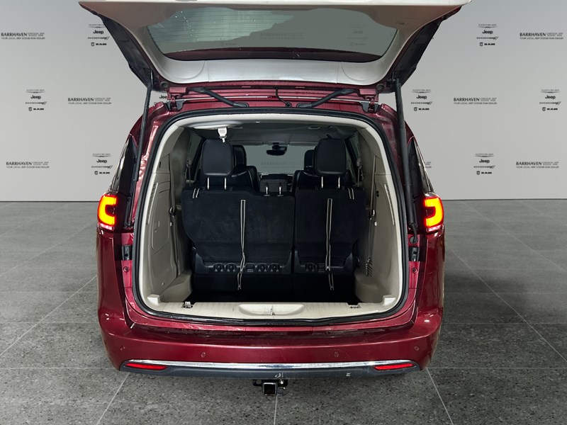 2022 Chrysler Pacifica Hybrid Touring L | Local Trade IN