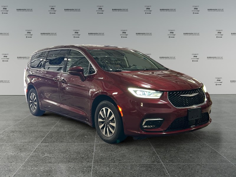 2022 Chrysler Pacifica Hybrid Touring L | Local Trade IN