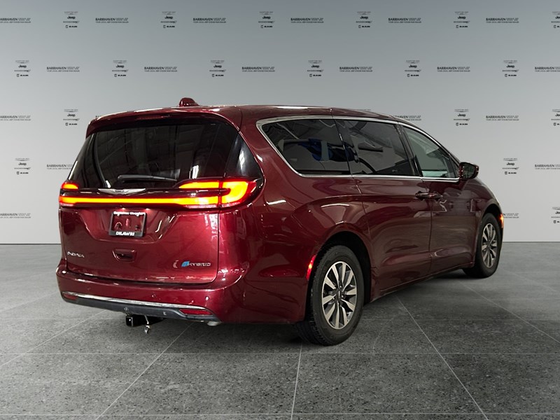 2022 Chrysler Pacifica Hybrid Touring L | Local Trade IN
