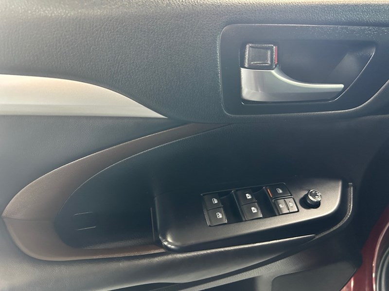 2019 Toyota Highlander AWD XLE | 8-PASS